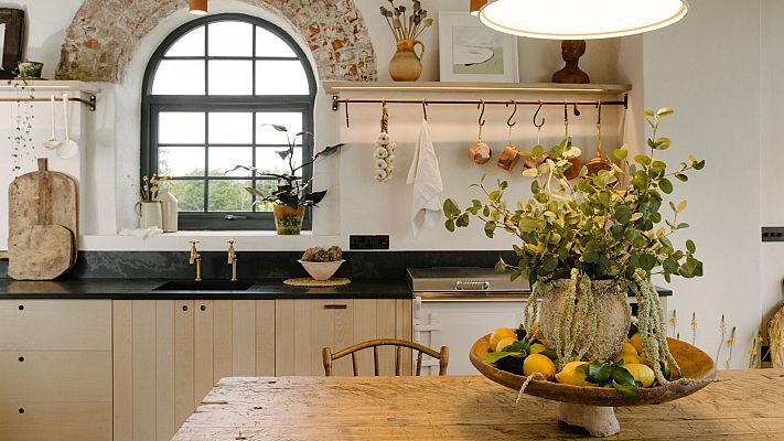 Reformas extraordinarias de George Clarke - Torre de subestación eléctrica. Cornualles