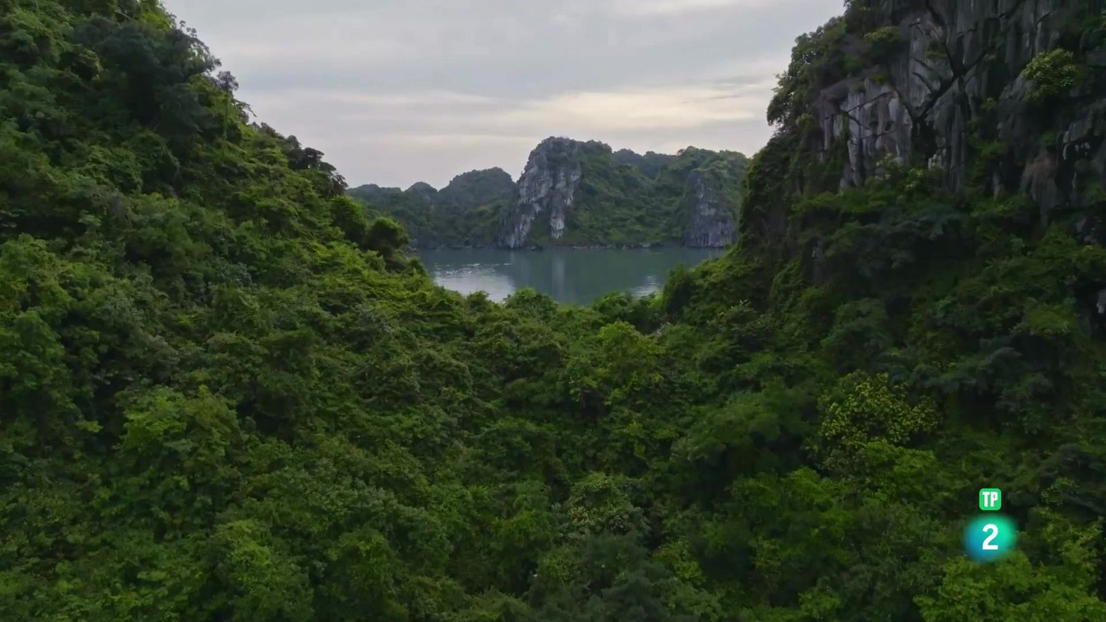 Meravelles de la Terra: La badia de Ha Long - Grans documentals