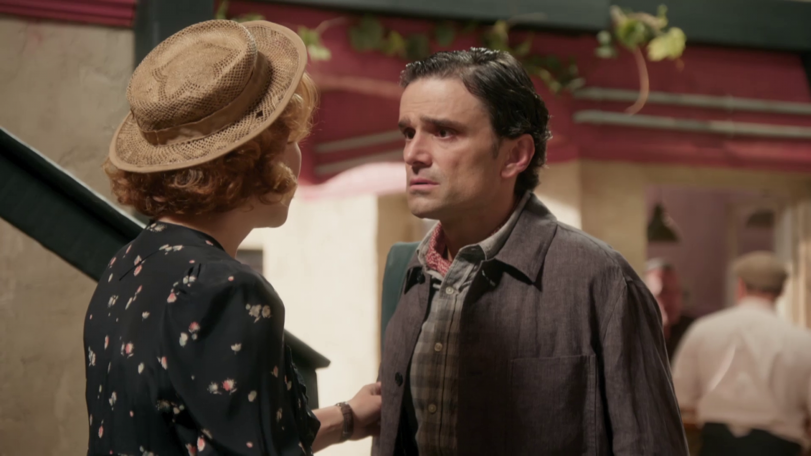 Pietro se desorienta en la corrala - Salón de té La Moderna | Ver