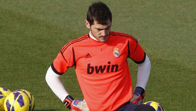 No es muy habitual que el Real Madrid abra las puertas de sus entrenamientos a la afición pero este domingo lo va a hacer. Los socios ya están retirando sus entradas para ver a sus estrellas y seguro que muchos ojos estarán puestos en Casillas y Mour