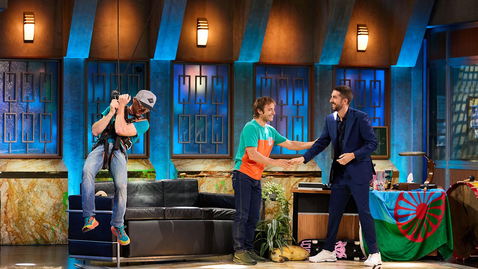 La Revuelta | Broncano entrevista a los hermanos Pou (1/10/2024) - La Revuelta | Ver