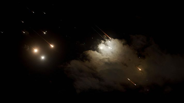 Telediario 2 - Irán ataca Israel con 180 misiles balísticos tras su ofensiva contra Hizbulá