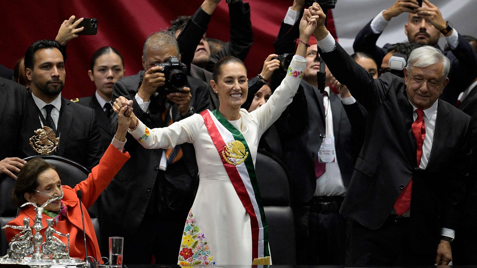 Claudia Sheimbaum asume el cargo como la primera mujer presidenta de México