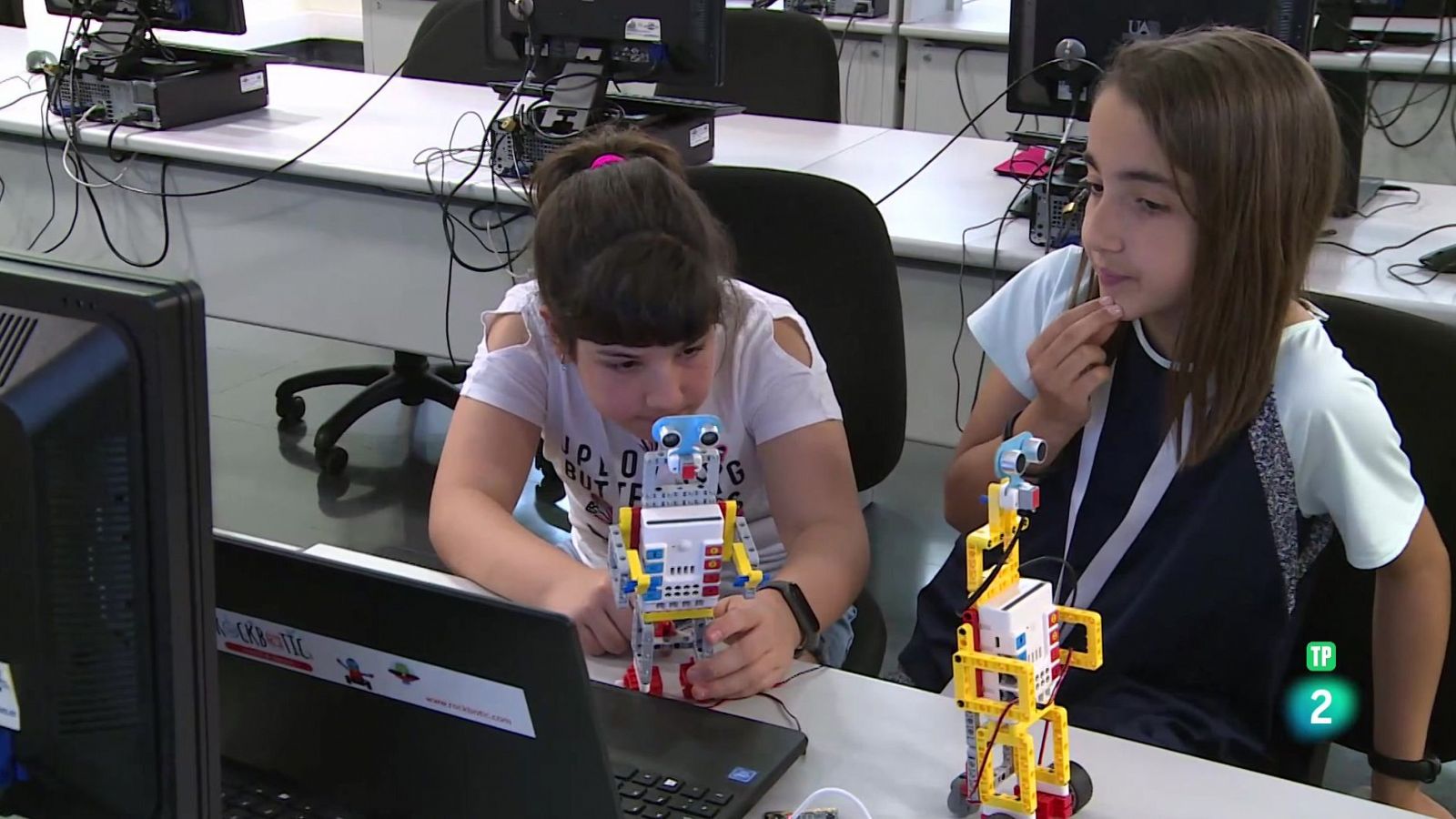 Mujeres y niñas en carreras STEM | Ver