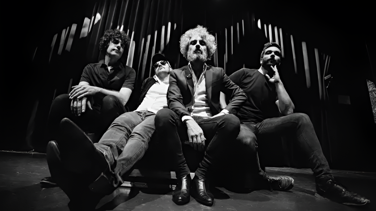 La banda León Benavente estrena 'Nueva sinfonía sobre el caos', un disco caótico y apocalíptico | Ver