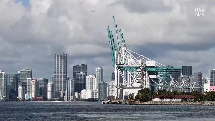 Telediario 2 - La huelga de estibadores de EE.UU. paraliza los principales puertos del país