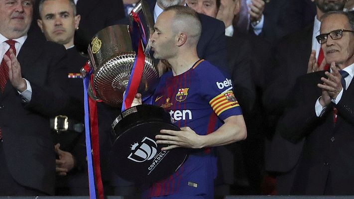 Copa del Rey - Un final por todo lo alto: Iniesta marcó levantó la Copa del Rey de 2018 como capitán