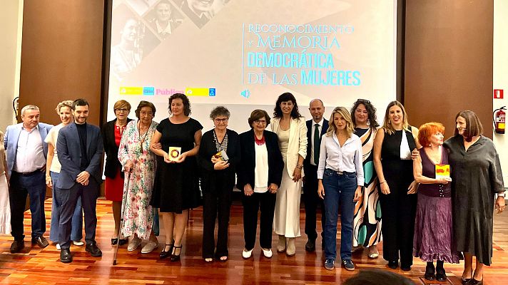 Seis mujeres pioneras reciben un homenaje por "cambiar" la historia de España tras la Transición