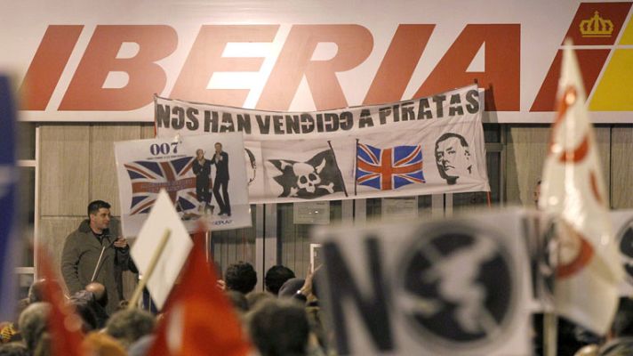 Informativo 24h - Cientos de personas se manifiestan en Madrid exigiendo un futuro para Iberia
