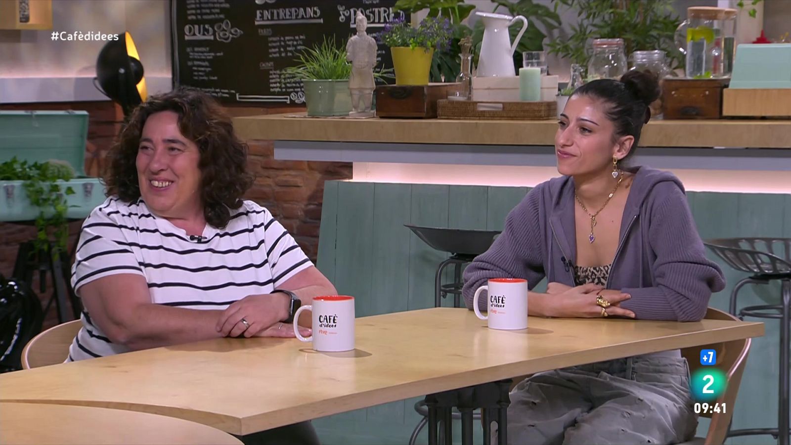 Carolina Yuste i Arantxa Echevarría presenten 'La infiltrada' - Cafè d'idees | Veure