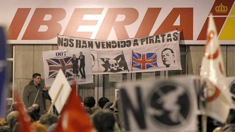 Trabajadores de Iberia muestran su rechazo al plan de reestructuración de la compañía