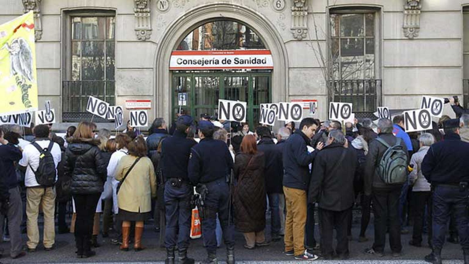 La Comunidad de Madrid aprueba la reforma sanitaria que privatiza la gestión de centros hospitalarios