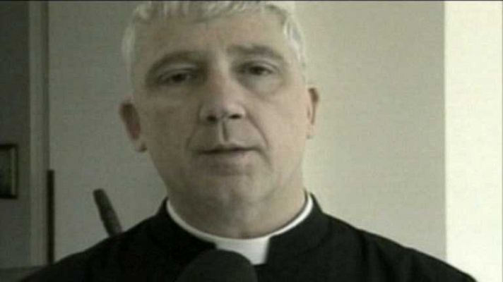 Telediario 1 - Un cura italiano contra las mujeres