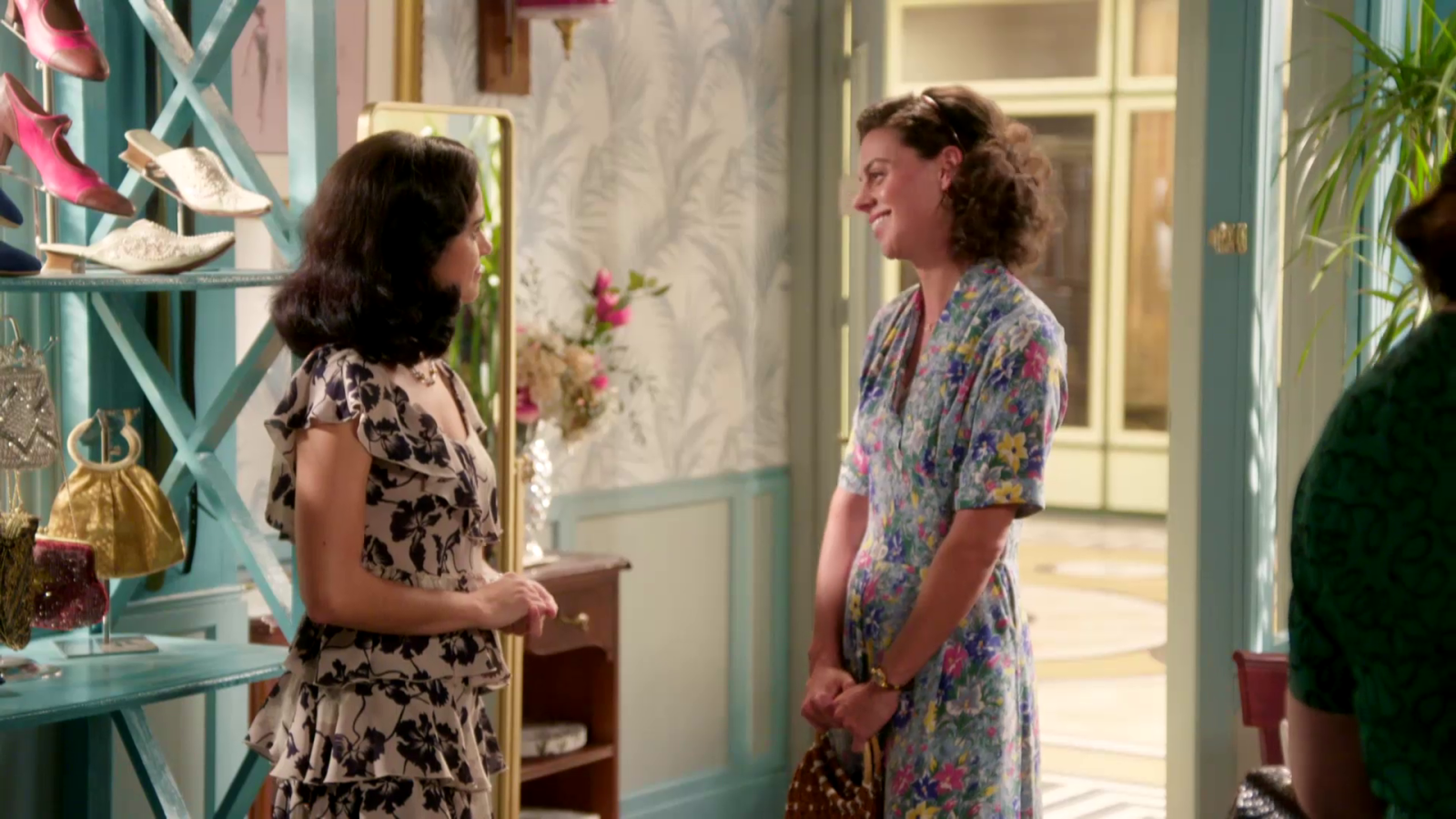 Paula abre la tienda tras la inundación - Salón de té La Moderna | Ver