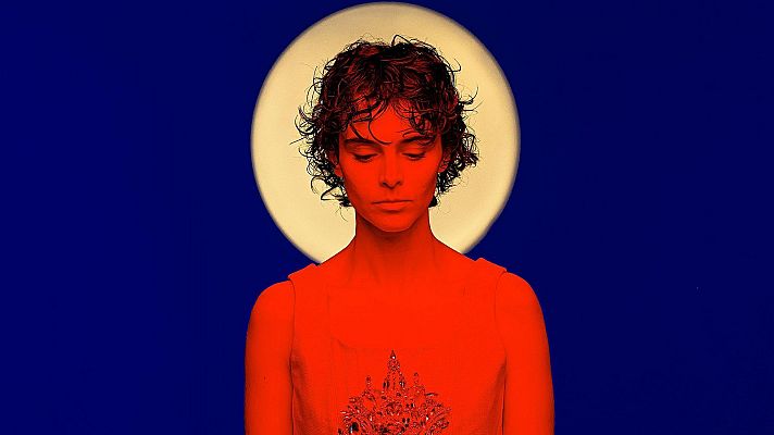 Telediario 1 - Juana de Arco y su vida arden bajo la mirada de Marta Pazos en "un ritual de sanación"