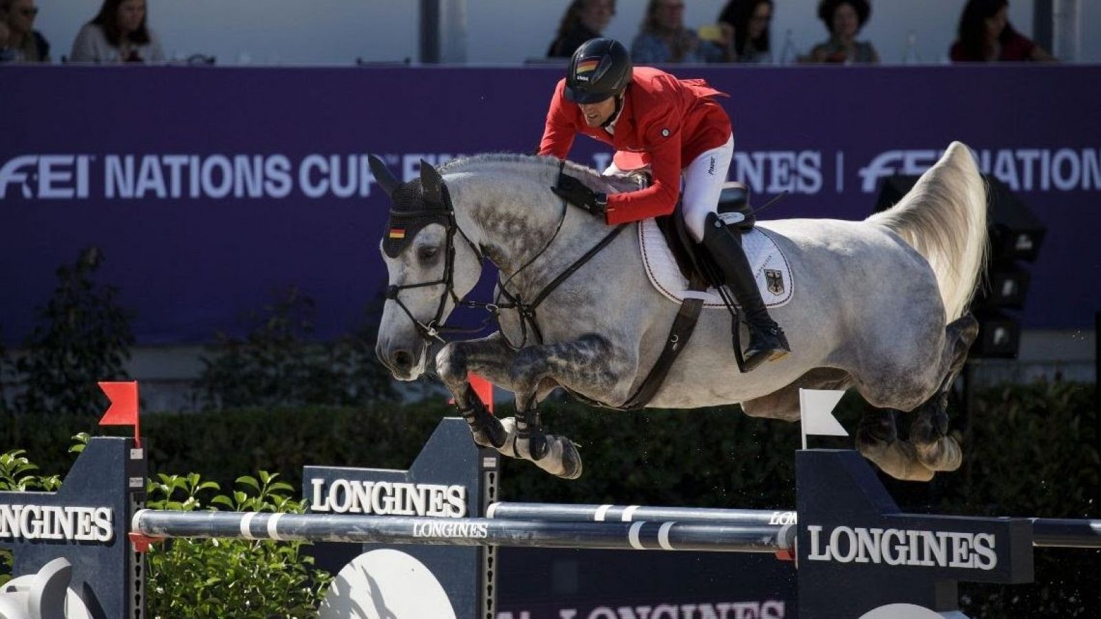 Kukuk y su caballo Checker, atracciones en el concurso de saltos de Barcelona