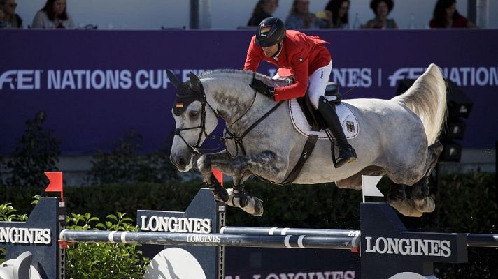 Kukuk y su caballo Checker, atracciones en el concurso de saltos de Barcelona