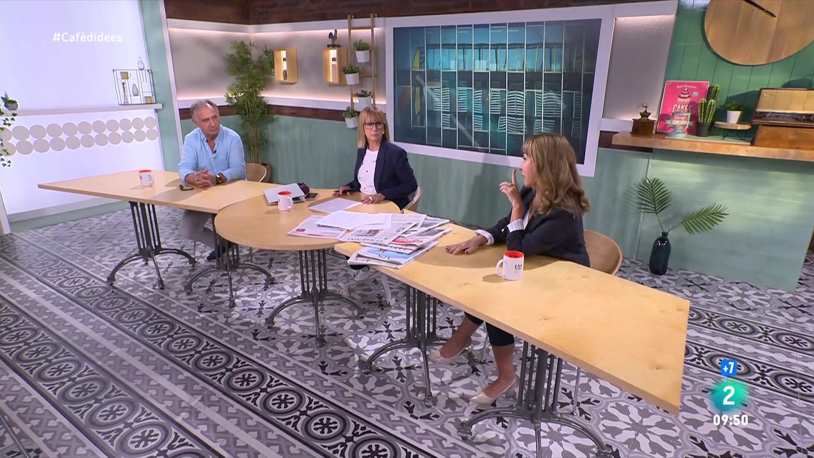 Gemma Nierga entrevista al conseller Jaume Duch. Parlem de la situació a l'Orient Mitjà amb l'expert de la UPF. I connectem amb Joan Beumala