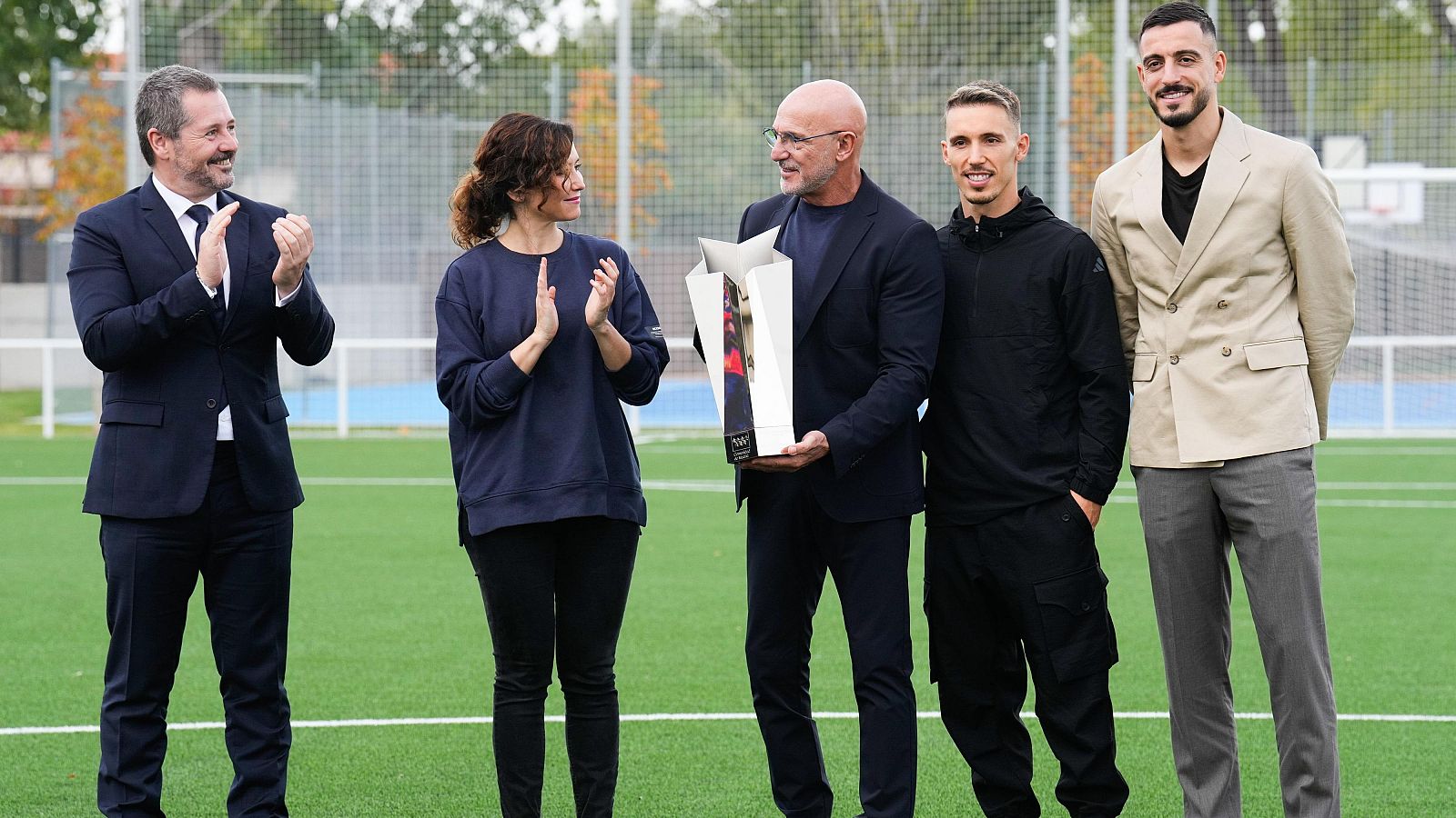 La selección española campeona de Europa, premiada por Madrid