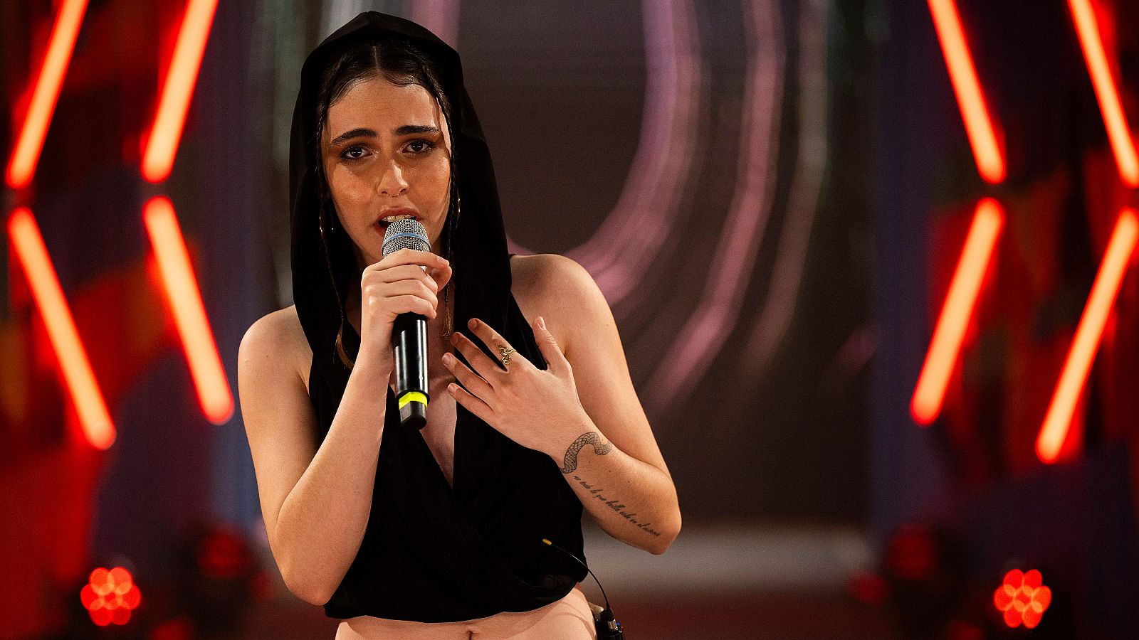 Julia Cry canta "Mafiosa" de Nathy Peluso | FEAT - Feat | Ver