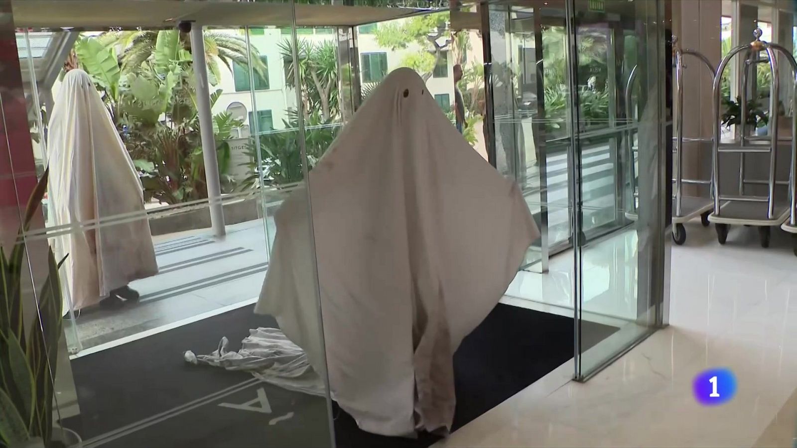 El Festival de Sitges desembarca l'equip de 'Bodegón con fantasmas' - L'Informatiu | Veure