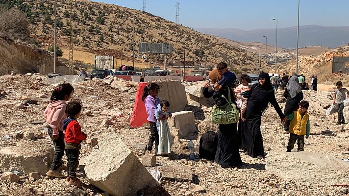 Hannah y sus hijos duermen en un parque de Beirut por los bombardeos en Líbano