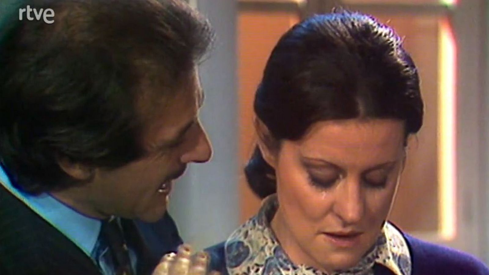 Teatro - El tragaluz - Teatro en el Archivo de RTVE | Ver