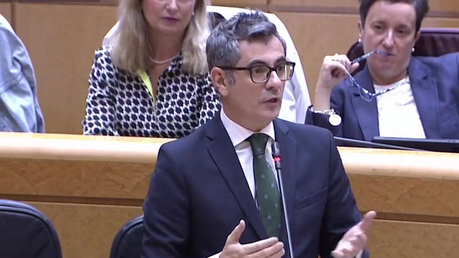 Bolaños muestra su "apoyo y solidaridad" a las políticas del PP por las cartas - La tarde en 24h | Ver