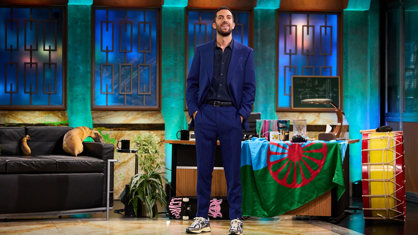 La Revuelta | Pimientos, un fan de Mapi y un bolero (8/10/2024) - La Revuelta | Ver