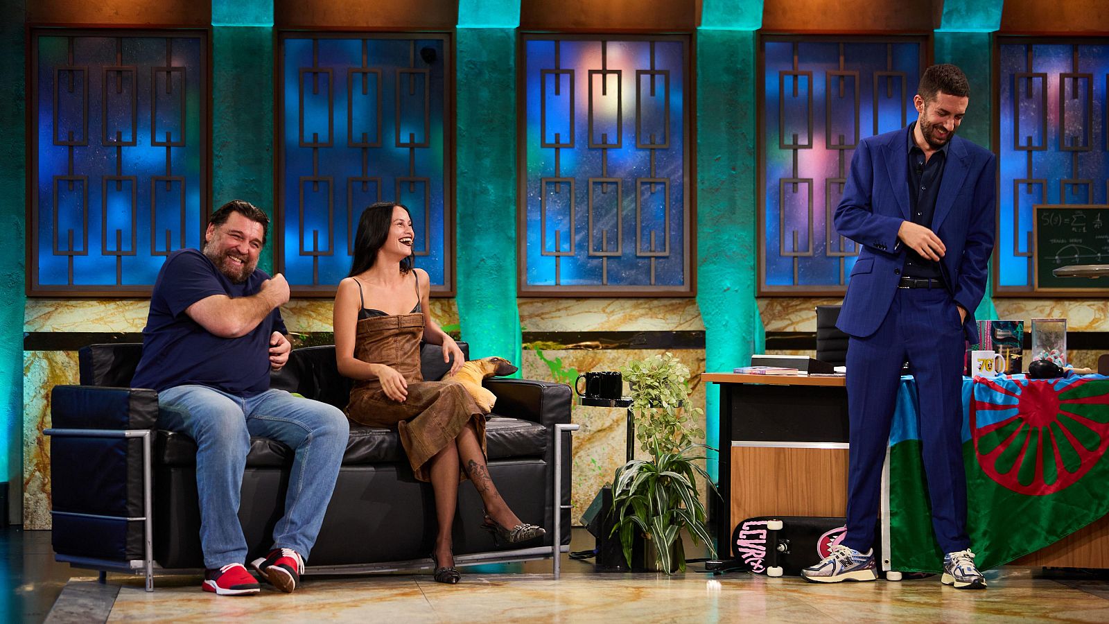 Hovik y Milena Smit visitan a Broncano en La Revuelta 8/10/2024 - La Revuelta | Ver