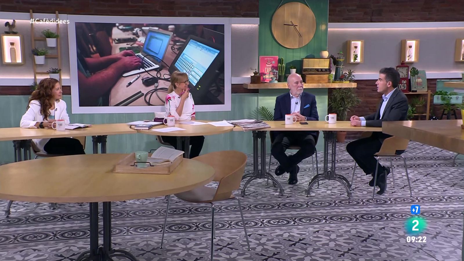 Gemma Nierga entrevista l'exdirigent d'UDC. Aragón presenta el llibre 'Telmo Lobo' i el musical 'Godspell'. I conversem amb l'activista informàtic