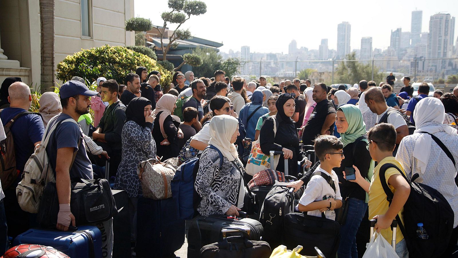 Un grupo de religiosos españoles resiste en el sur del Líbano | Ver
