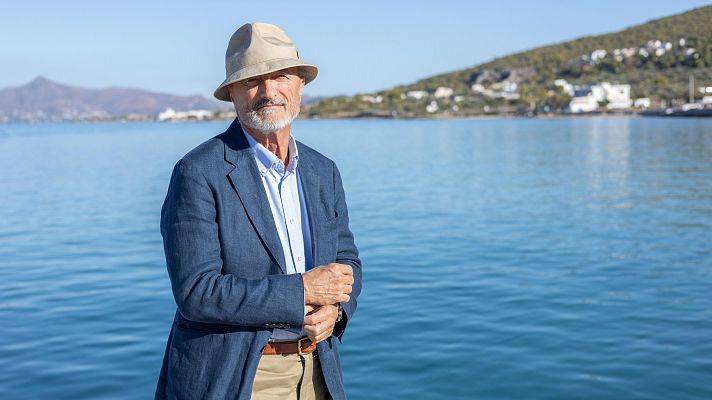 Telediario 1 - Pérez Reverte presenta su última novela: 'La isla de la mujer dormida'