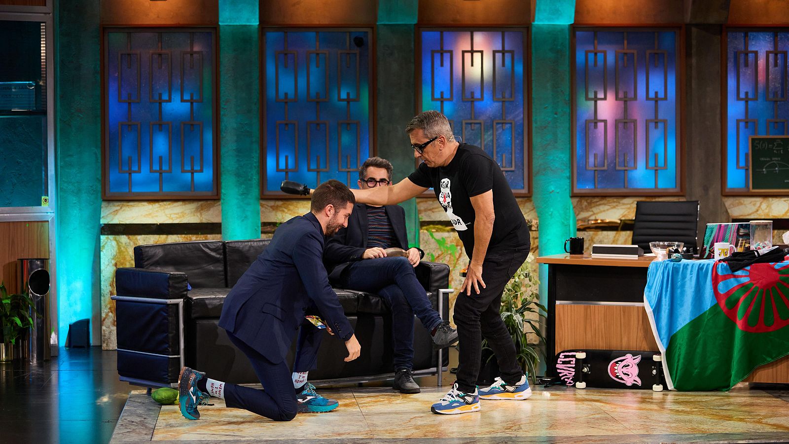 La Revuelta | Buenafuente nombra a Broncano emperador de 'Words' - La Revuelta | Ver