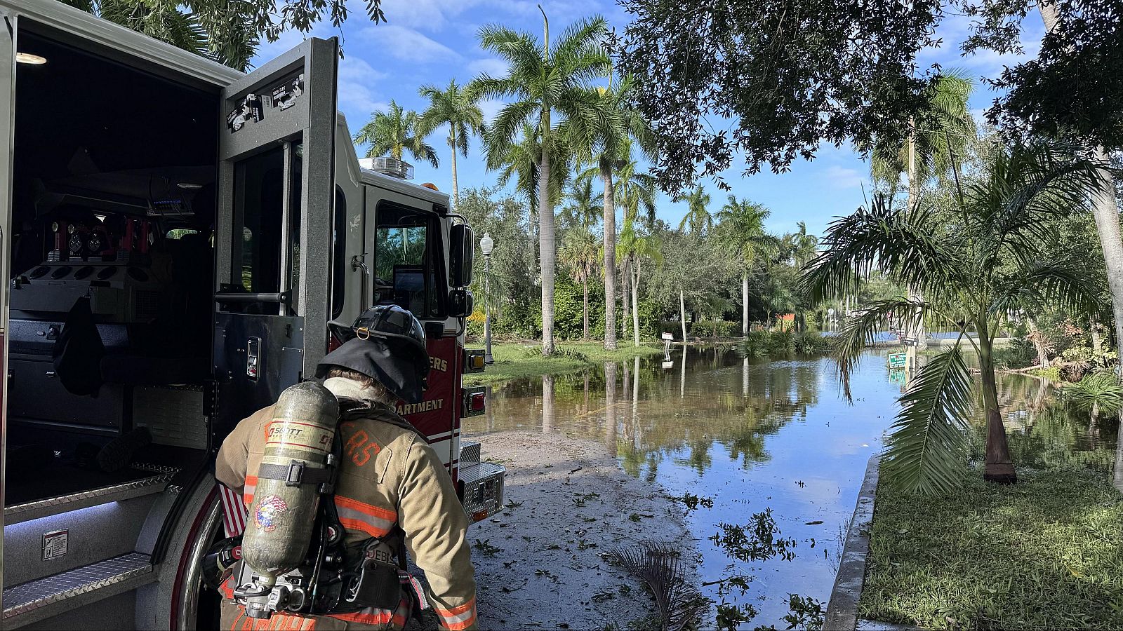 Continúan los rescates en donde el huracán Milton tocó tierra