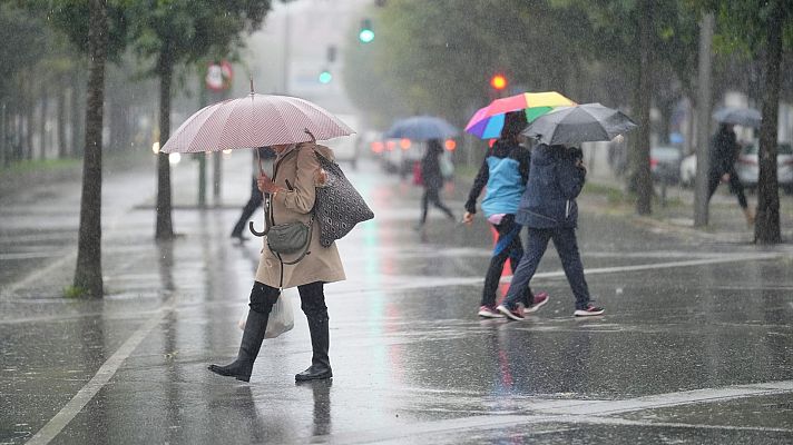 Una borrasca dejará cielos nubosos y precipitaciones este viernes