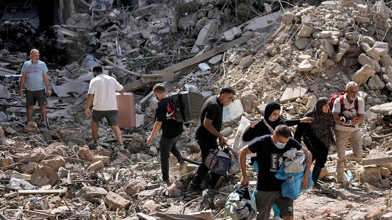 Buscan desaparecidos entre los escombros tras los ataques en dos barrios del centro de Beirut | Ver