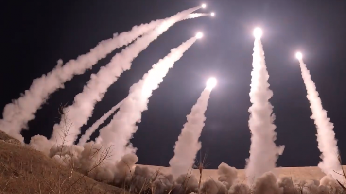 Telediario 2 - Irán saca músculo y muestra su arsenal balístico tras los bombardeos contra Israel