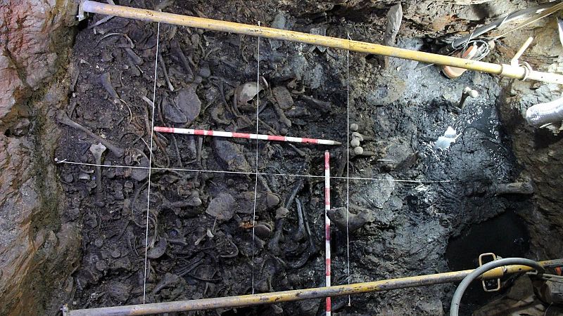 Identifican los restos de fusilados de la Guerra Civil en la mina Terría | Ver