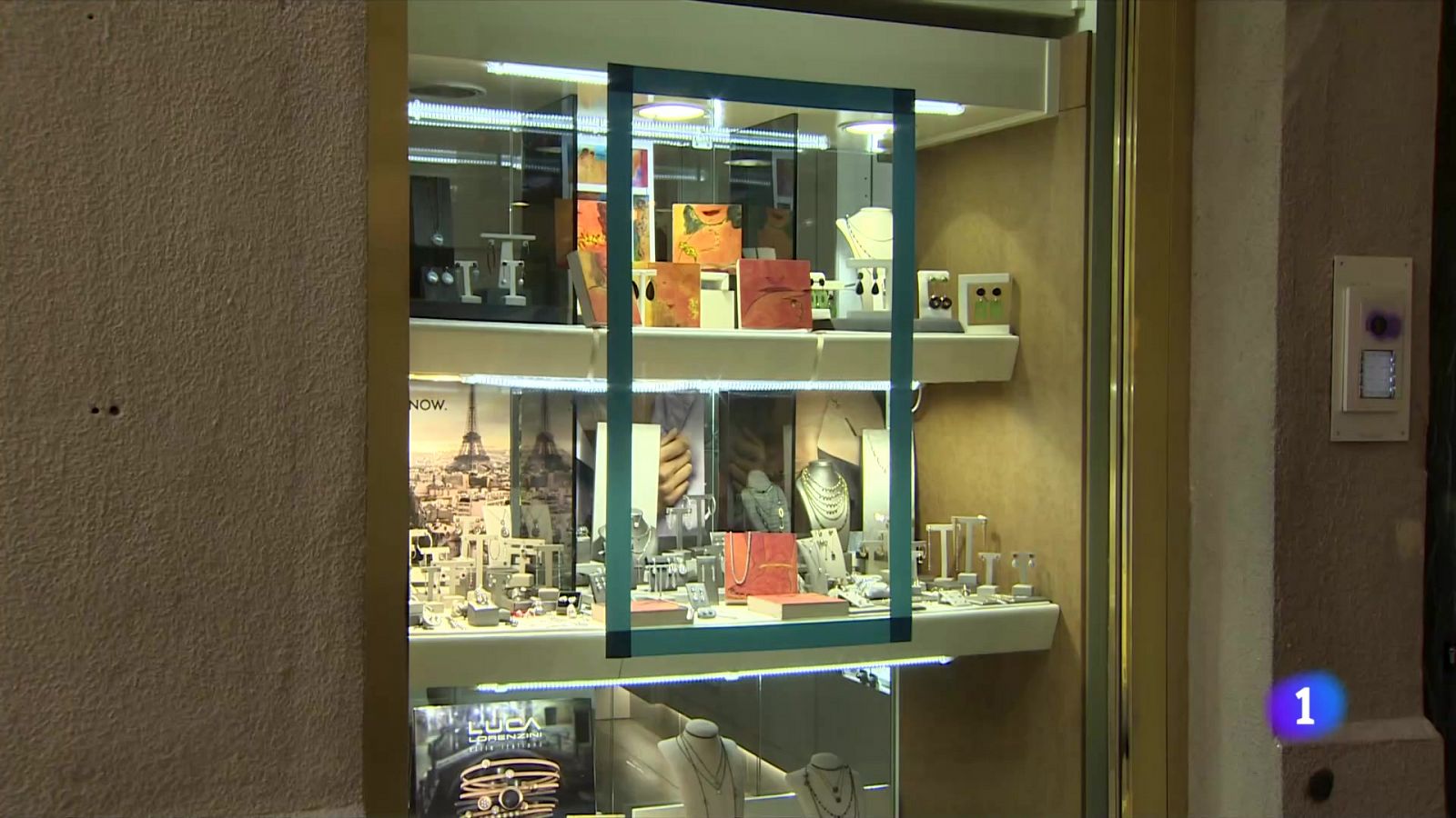 Els comerços del barri Gòtic de Barcelona es transformen en galeries d'art - L'Informatiu | Veure