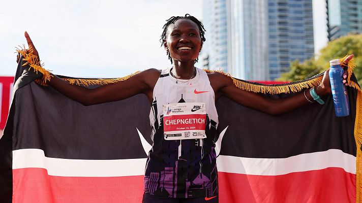 Ruth Chepngetich bate el récord del mundo de maratón en Chicago