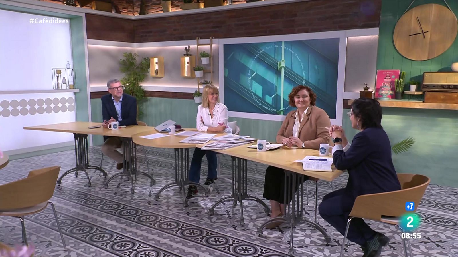 Gemma Nierga entrevista l'exambaixadora dels EUA a Espanya. Recordem la figura de l'artista amb Nina. I comença la setmana contra la soledat no desitjada