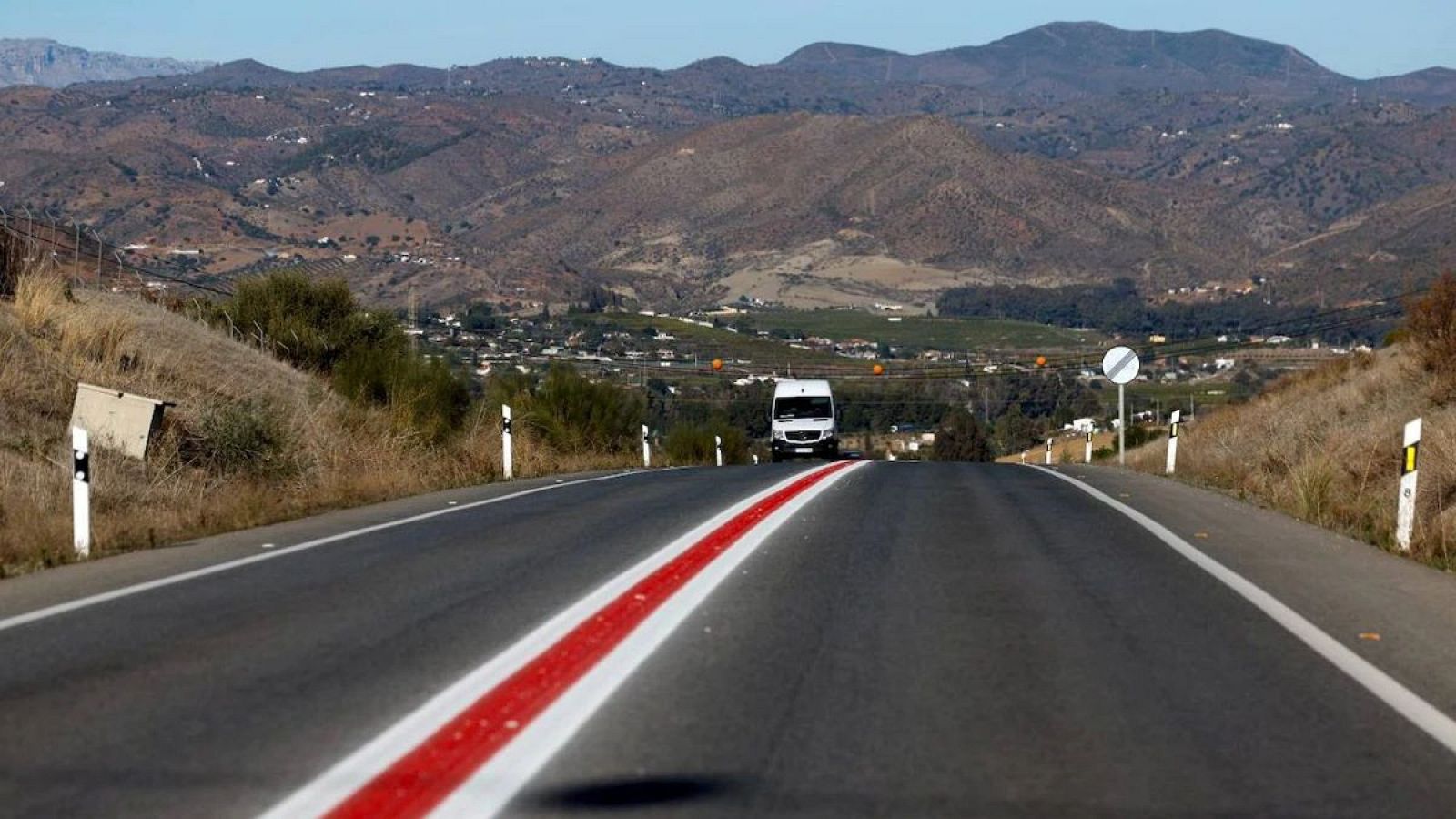 La línea roja en una carretera de Málaga salva vidas