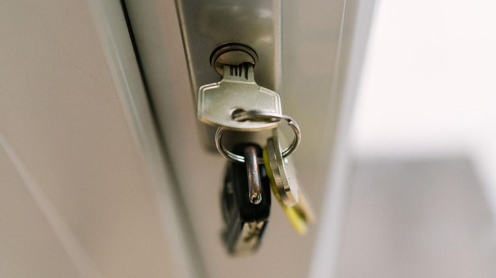 Telediario 1 - El Gobierno aprueba dividido el bono de alquiler joven y avanza el registro de pisos turísticos y de temporada