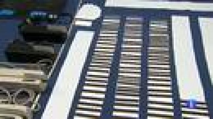 Telediario 1 - Desarticulan dos redes internacionales que falsificaban tarjetas de crédito