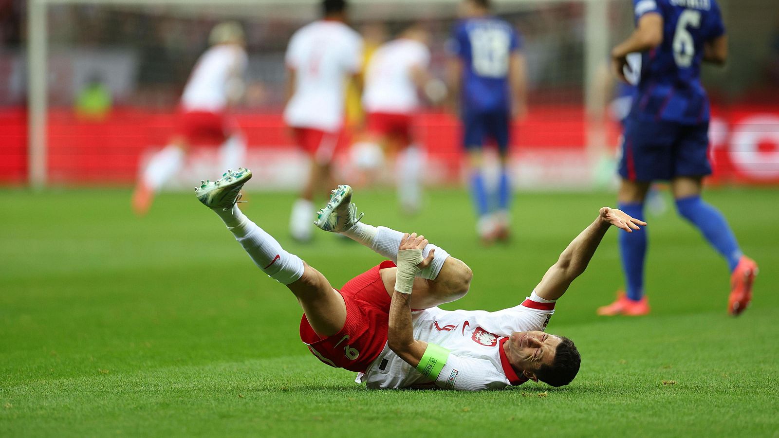 La dura entrada que sufrió Lewandowski en Nations League