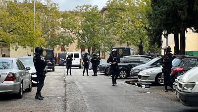 Ms de 10 detenidos en una operacin policial en las Tres Mil Viviendas tras los ltimos tiroteos