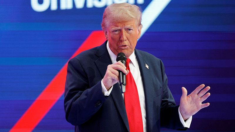 Donald Trump participa en un debate con votantes latinos - La tarde en 24h | Ver