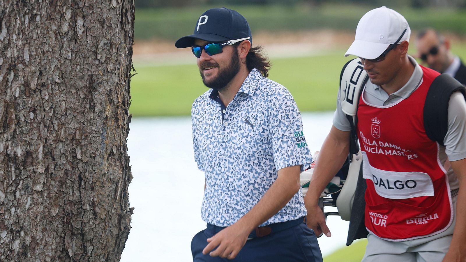 Los amuletos en la bolsa de palos de golf de Ángel Hidalgo