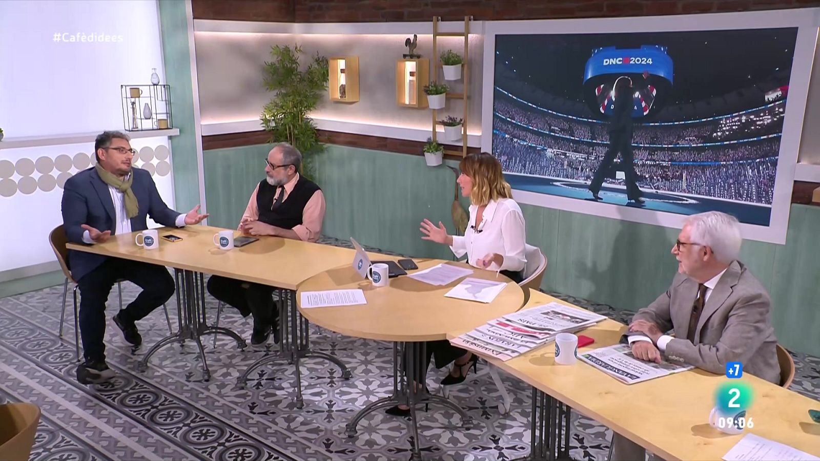 Parlem amb Amnistia Internacional sobre els centres d'Albània. El xef Ada Parellada parla de bolets. I Betu Martínez presenta el festival de sèries